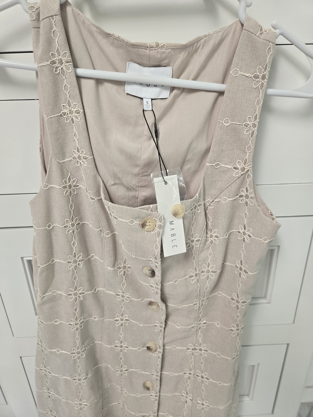 Sleeveless Cream Button-Front Dress - Picture 4 of 7